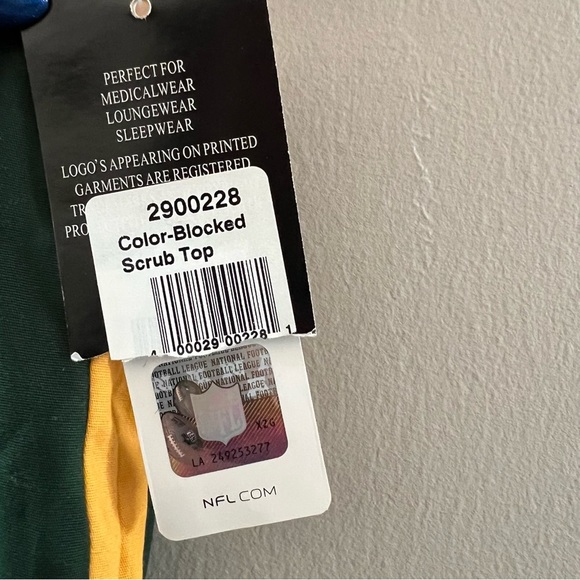 NFL Team Apparel Green Bay Packers Unisex Solid Scrub Set - Picture 2 of 11